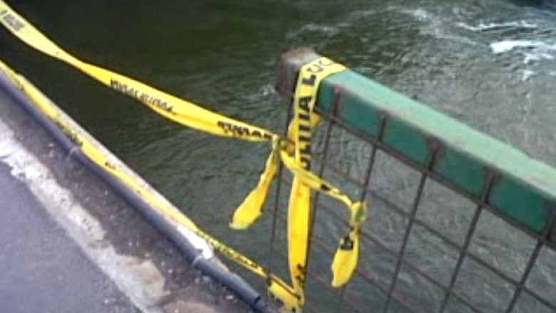 DigiVOX. Gardul de protectie de pe Podul Ciurel, inlocuit cu o banda de izolare Imagine