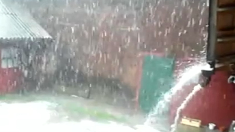 DIGIVOX. Grindina la Manastirea Humorului. Localitatea a fost acoperita cu un strat de gheata de cativa centimetri Imagine