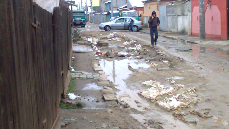 DIGIVOX. O strada din sectorul 2 al Capitalei arata ca un drum de tara Imagine