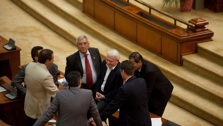 Dilema in Comisia Juridica: Mai este sau nu deputat Viorel Hrebenciuc? Imagine