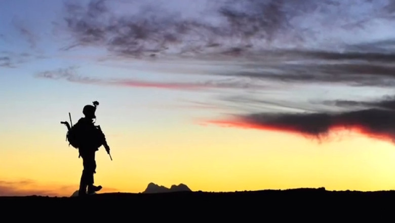 Din cartile SF, direct la Pentagon. Armata SUA dezvolta tunul cu energie electromagnetica si laserul capabil sa doboare drone Imagine