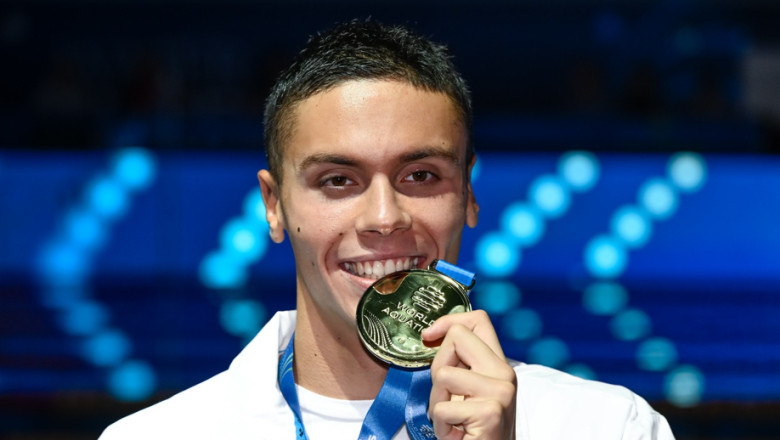 Din ce a fost confectionata medalia lui David Popovici, obtinuta la Singapore in proba de 200 m liber Imagine