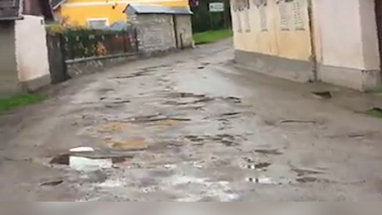 Din groapa in groapa Imagine