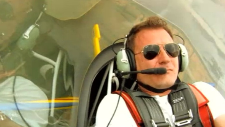 Din|interior. Pilotii-acrobati, artisti si ingineri calculati Imagine