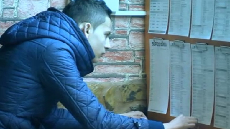 „DIN | INTERIOR”. Sute de mii de romani baga zilnic bani la pariuri sportive. Se poate trai din asta? Ce spun expertii Imagine