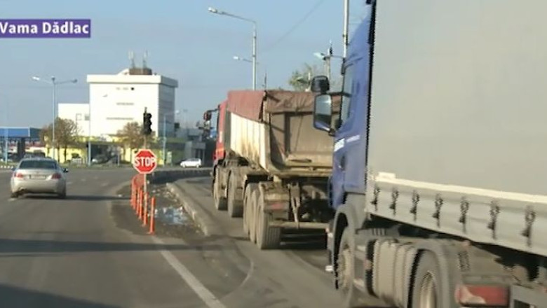 Din nou, coada la Vama Nadlac. Unii soferi sar peste rand Imagine