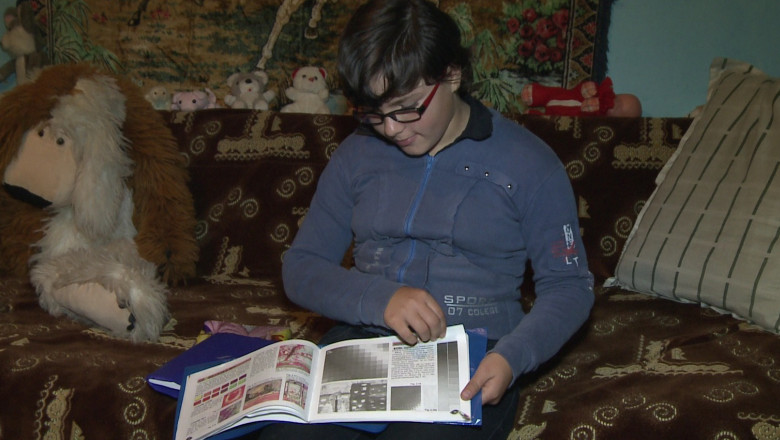 Din premianti pot ajunge repetenti. Sapte copii din satul Furnica nu mai pot merge la scoala pentru ca n-au cu ce Imagine