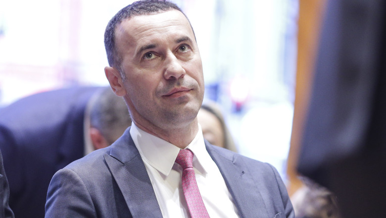„Din respect pentru prahoveni”: Iulian Dumitrescu, urmarit penal de DNA, si-a depus candidatura pentru un nou mandat la CJ Prahova Imagine