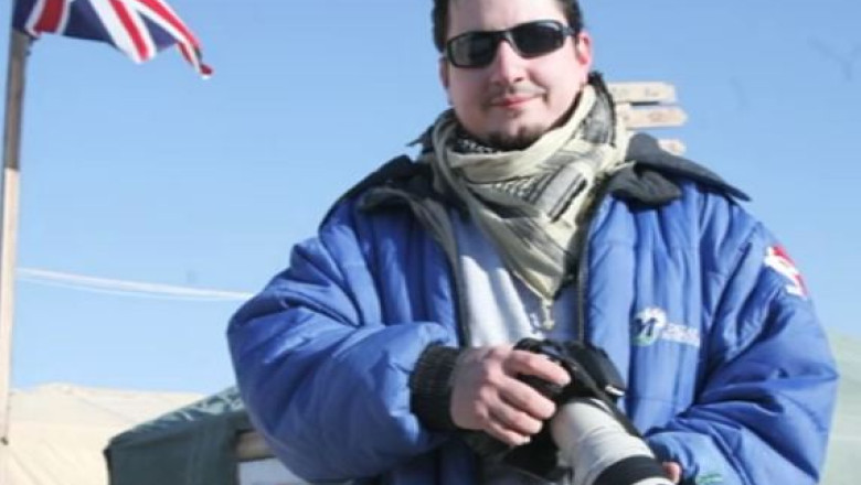 Dincolo de obiectiv. Gandurile unui fotograf din zonele de conflict Imagine