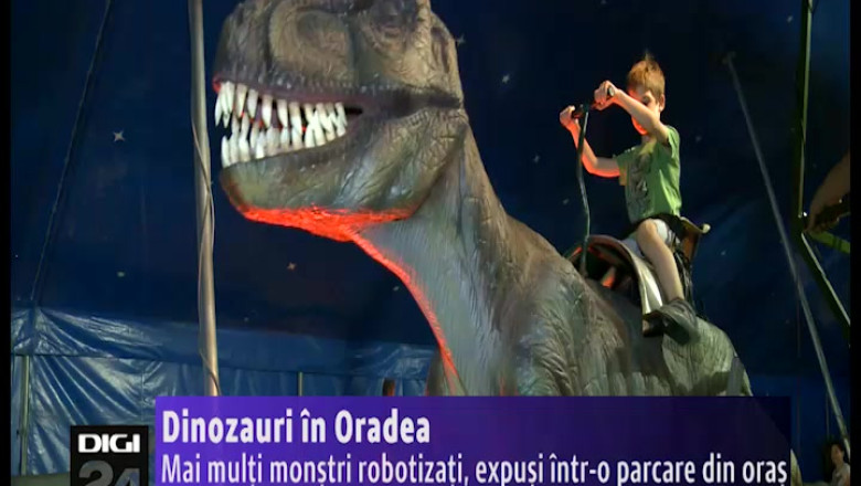 Dinozauri in Oradea. Monstri robotizati, expusi intr-o parcare din oras Imagine