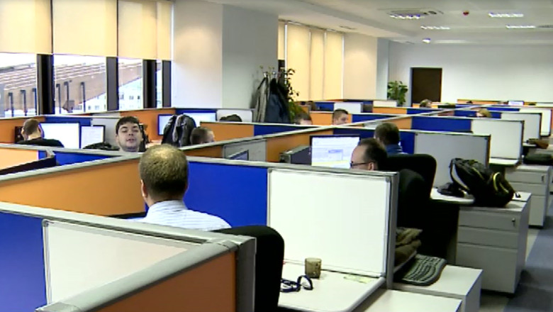 Directia de statistica Iasi: Mai putini angajati, salarii mai mari Imagine