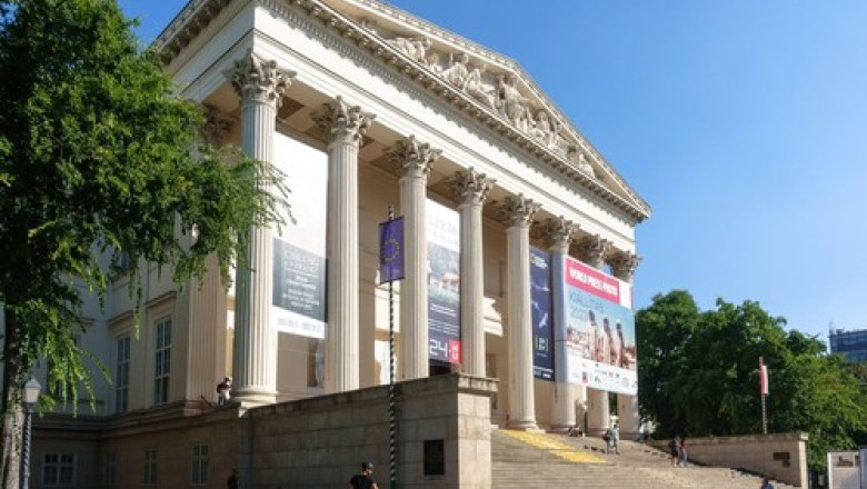 Directorul Muzeului National al Ungariei a fost demis pentru ca a permis accesul minorilor la o expozitie LGBTQ+ Imagine