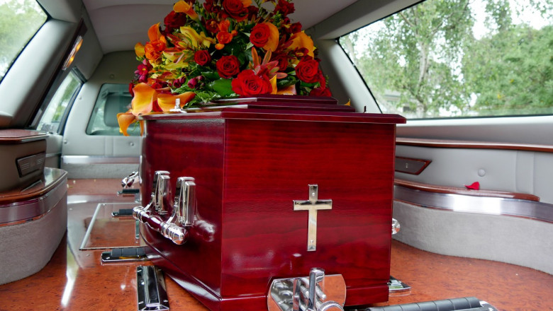 Directorul unei case funerare a pledat „vinovat” dupa ce politistii au gasit 31 de cadavre in descompunere Imagine