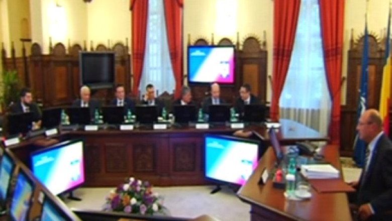 Discutii in CSAT despre rezerva de titei si industria apararii Imagine