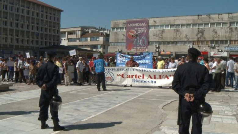 Disponibilizatii de la Mechel au cerut demisia guvernului, pentru ca nu au primit salariile compensatorii Imagine