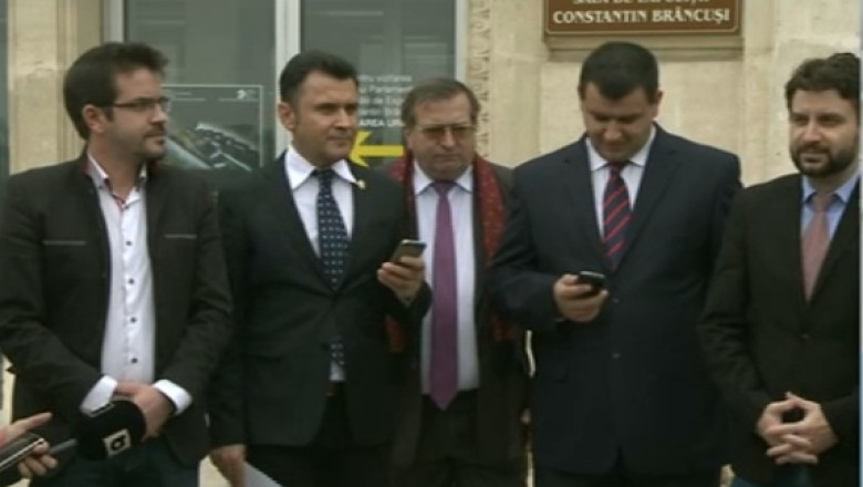 Disputa la Parlament pe voturile romanilor din diaspora Imagine