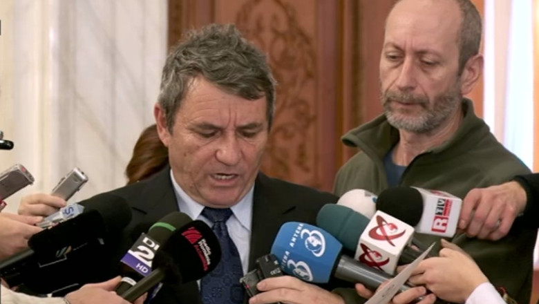 Disputa pe locuri in Parlament la investirea presedintelui ales Imagine