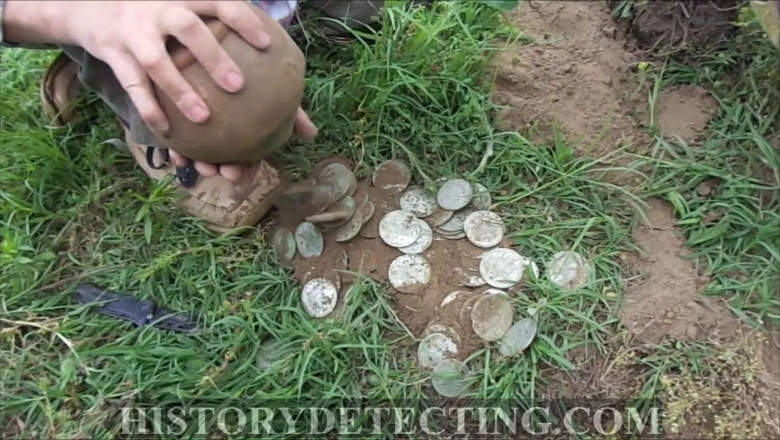 Dispute pe tezaurul de la Albesti. Doi pasionati de arheologie au dus o comoara la Muzeul de Istorie din Capitala Imagine