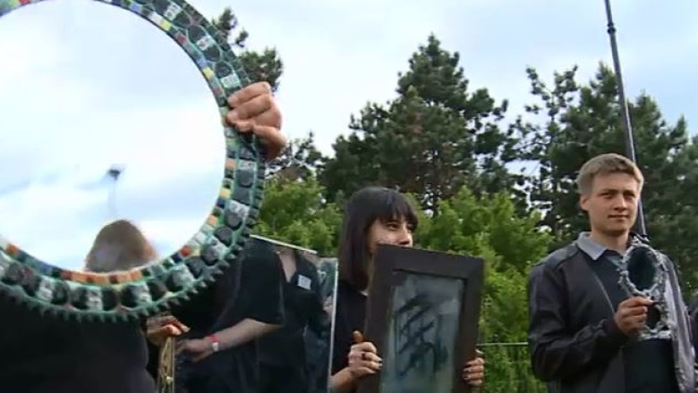 Distractie in labirint Imagine