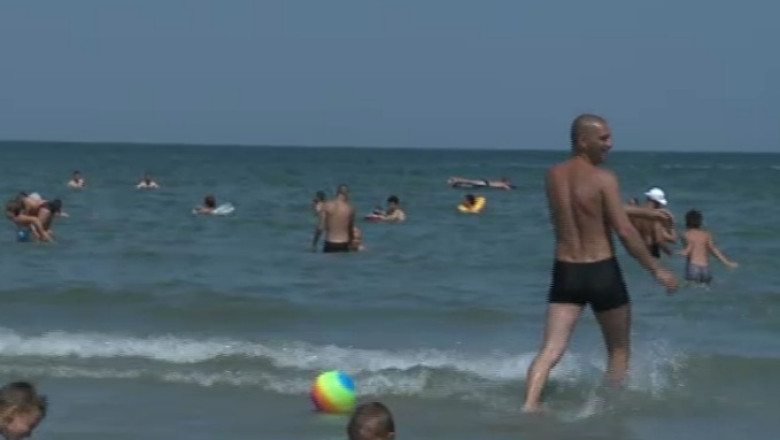 Distractie la malul marii. 150.000 de turisti au petrecut in statiunile de pe litoral Imagine