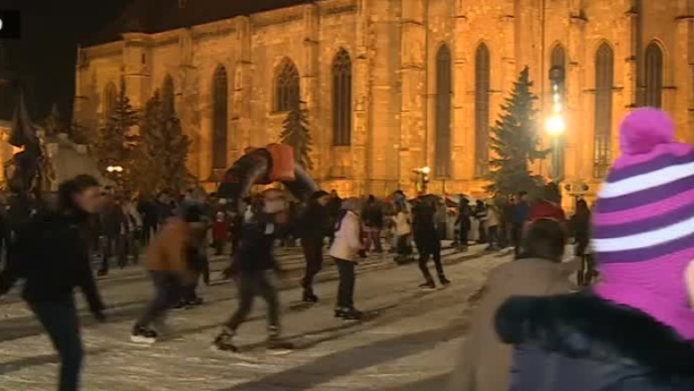 Distractie pe gheata in Piata Unirii Imagine