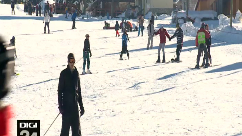 Distractie pe partie. Mii de turisti au petrecut sfarsitul de saptamana la Ranca Imagine