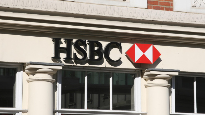 Divizia elvetiana a HSBC a inchis conturile a peste 1.000 de clienti bogati din Orientul Mijlociu, dupa cazuri de spalare a banilor Imagine
