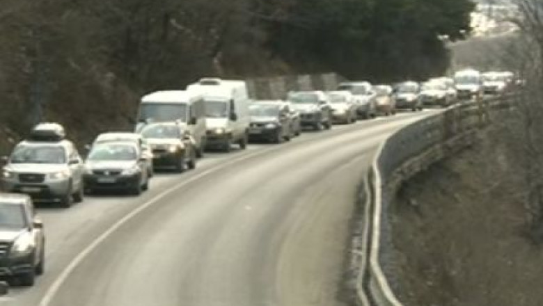 DN1, blocat un tir care a avut o defectiune tehnica. Traficul a fost reluat dupa aproximativ o ora Imagine