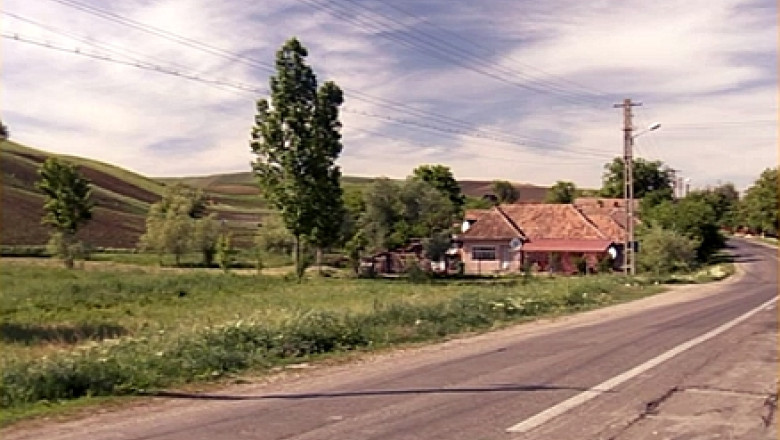 Doar 9 kilometri de drum din 420 au fost reabilitati in judetul Cluj. Constructorul a sistat reparatiile Imagine