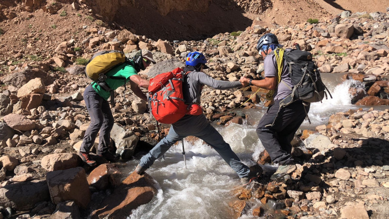 Doi alpinisti nevazatori din Romania au urcat pe Varful Aconcagua, la 6.962 de metri Imagine