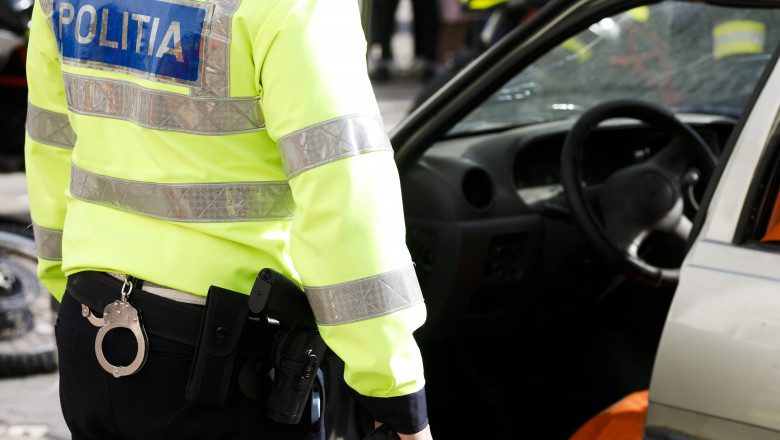 Doi baieti care se intorceau de la un jaf au provocat doua accidente in doar cateva minute, in Calarasi Imagine