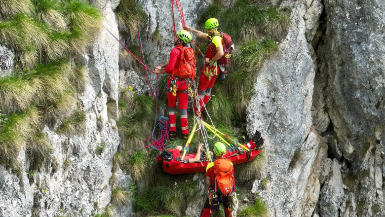 Doi barbati au fost salvati de salvamontisti in Fagaras. Unul dintre ei, insotit de copilul de 5 ani, in pragul infarctului Imagine