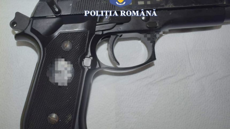 Doi barbati au tras cu un pistol cu bile in geamurile unui restaurant din Mangalia, apoi au incercat sa fuga din tara Imagine