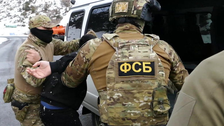 Doi cetateni rusi, arestati de fortele de securitate dupa ce au incercat sa se inroleze in armata ucraineana Imagine