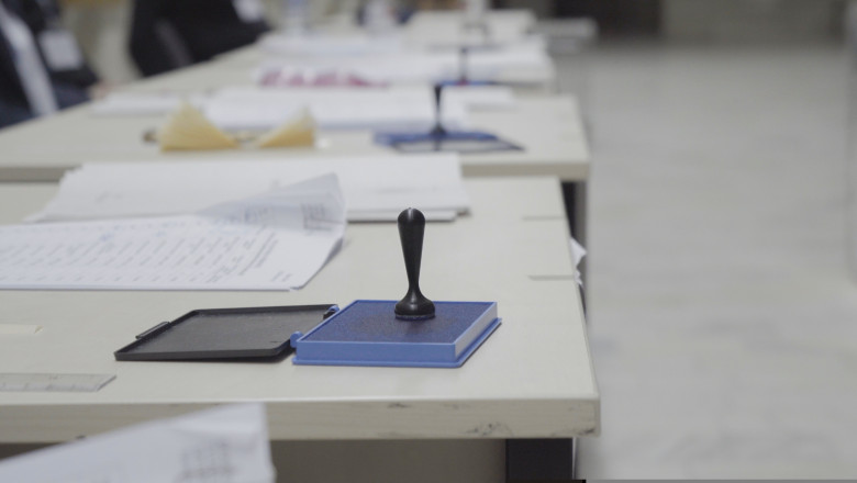 Doi copii au rupt mai multe sigilii dintr-o sectie de votare din Ilfov. Cum au fost pedepsiti parintii lor Imagine