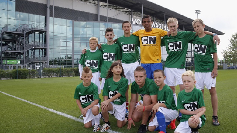 Doi copii romani au fost printre castigatorii Campionatului de fotbal Cartoon Network din acest an, organizat in parteneriat cu Digi Sport Imagine