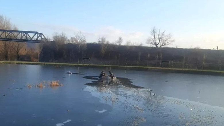 Doi copii, salvati dintr-un lac din Ramnicu Valcea, dupa ce gheata s-a rupt sub ei Imagine