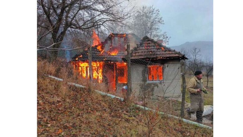 Doi copii, un baietel de 1 an si o fetita de 2 ani, au murit intr-un incendiu care le-a cuprins casa Imagine