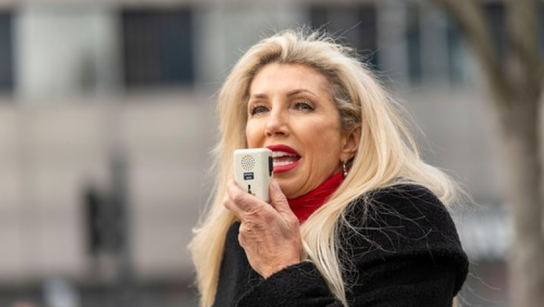 Doi frati britanici isi acuza mama pentru moartea surorii lor, dupa ce i-a tratat cancerul cu spalaturi stomacale si sucuri de legume Imagine