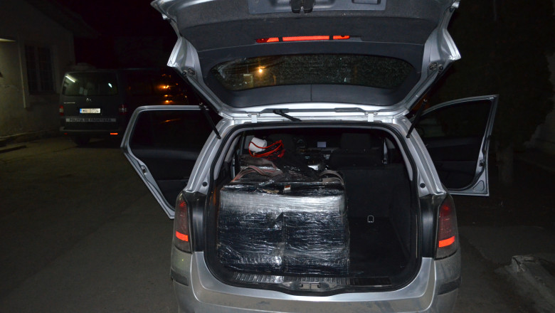 Doi ieseni, prinsi de politistii de frontiera cu masina burdusita cu tigari Imagine