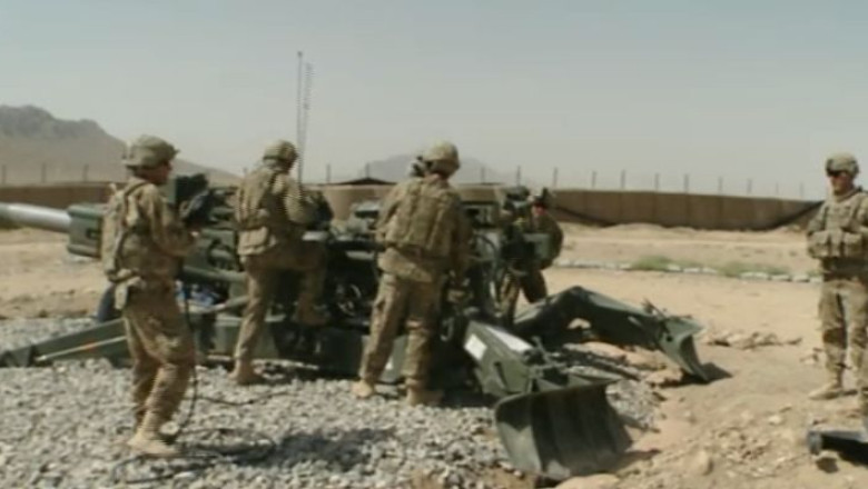 Doi militari romani raniti in Afganistan au fost externati Imagine