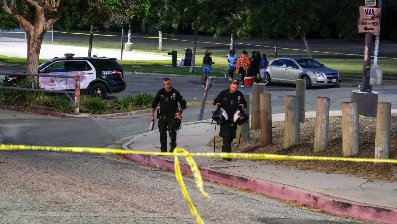 Doi morti si cinci raniti dupa mai multe impuscaturi intr-un parc din Los Angeles Imagine