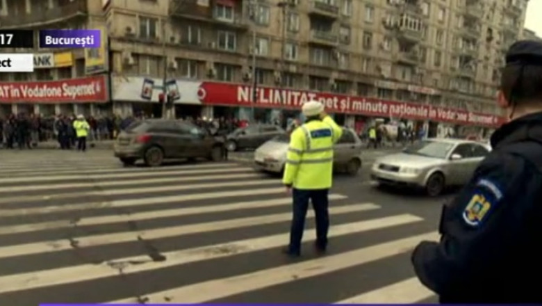 Doi morti si zece raniti intr-un accident in Capitala  Imagine