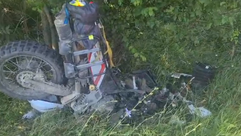 Doi motociclisti au murit pe loc si un al treilea este grav ranit, dupa ce o masina a intrat intr-un grup de motociclisti pe DN 68 Imagine
