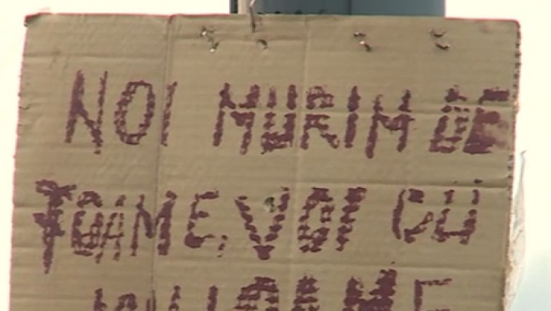 Doi muncitori de la Oltchim au lesinat. Angajatii sunt in greva foamei de luni Imagine