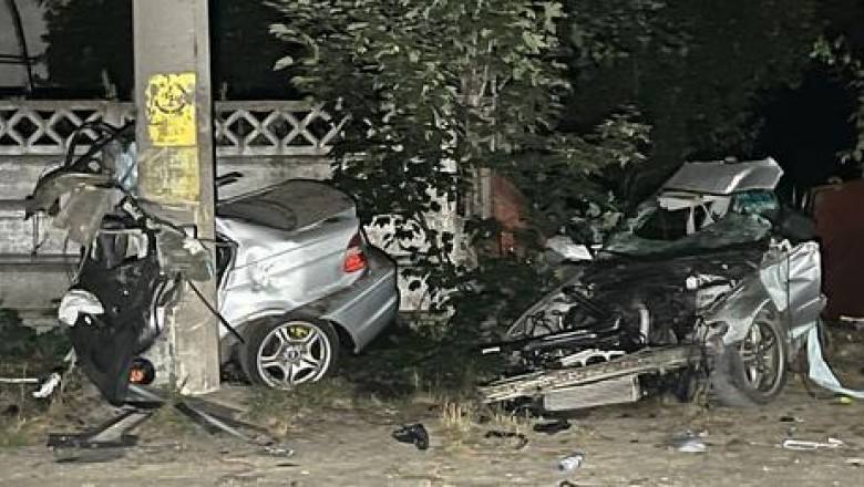 Doi politisti, cu varste de 25 si 28 de ani, au murit intr-un accident rutier. Colega lor este grav ranita Imagine