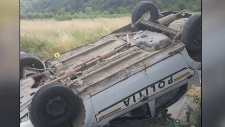 Doi politisti plecati in misiune au ajuns la spital dupa ce autospeciala in care erau s-a rasturnat Imagine