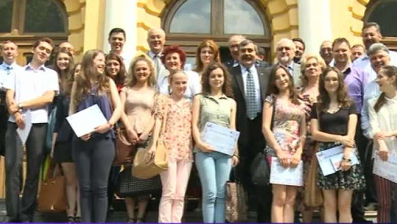 Doi profesori din Iasi ofera meditatii gratuite pentru elevii nevoiasi care vor sa devina studenti la Medicina Imagine