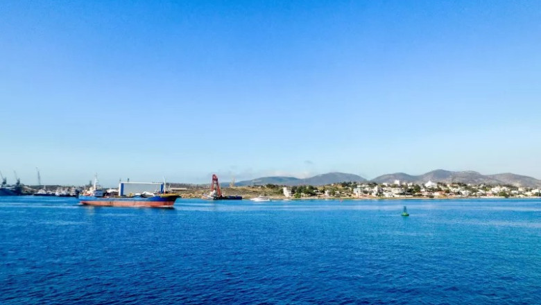 Doi romani au fost arestati in Grecia pentru spionarea bazei navale Salamis, cea mai mare a Marinei Elene Imagine