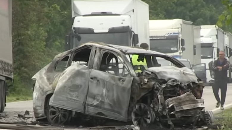 Doi romani au murit carbonizati in Bulgaria, dupa ce masina lor a lovit frontal un TIR romanesc in urma unei depasiri interzise Imagine